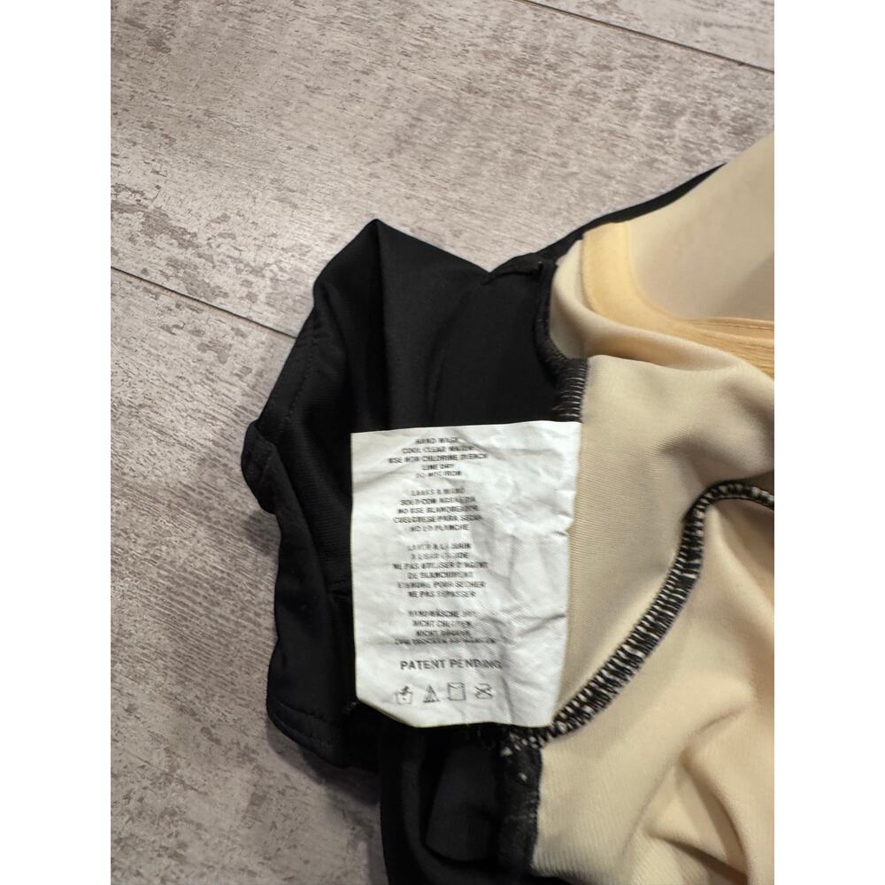 Miraclesuit Size 12 It’s A Wrap Swimsuit Estilo Petal to the Metal Black & Gold - Picture 6 of 10
